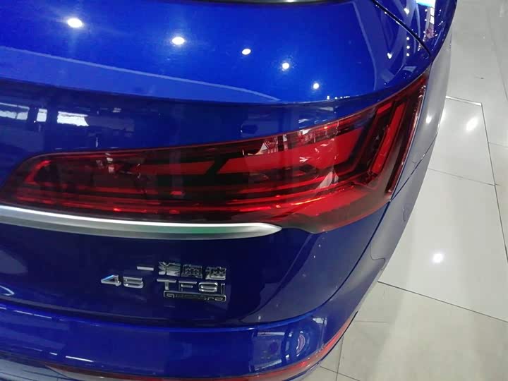 Фото 8 - Audi Q5L