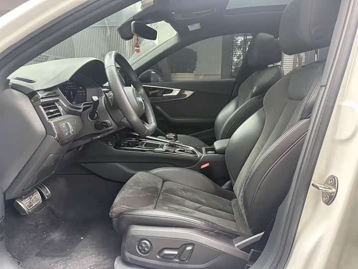 Фото 3 - Audi A4L