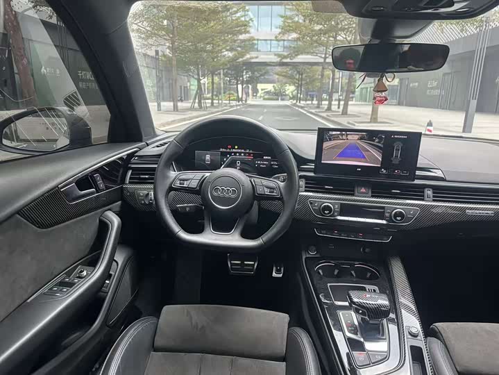 Фото 4 - Audi A4L