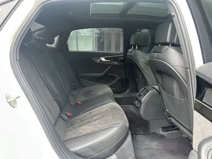 Фото 6 - Audi A4L