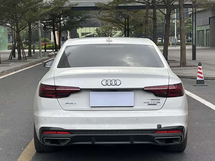 Фото 9 - Audi A4L