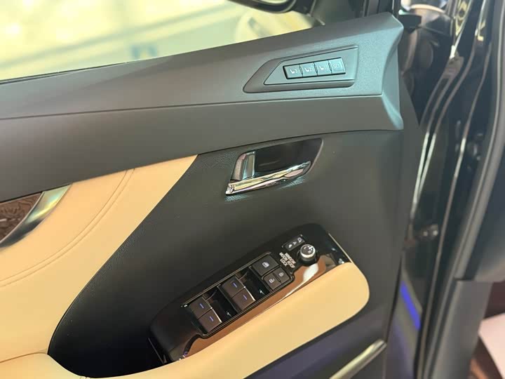 Фото 9 - Toyota Alphard