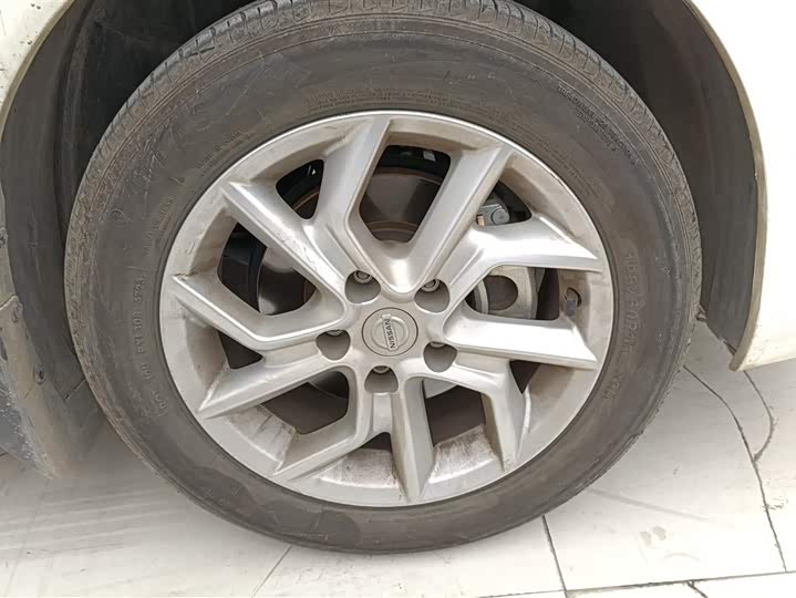 Фото 6 - Nissan Tiida