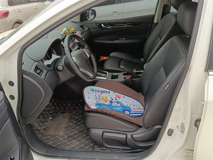 Фото 9 - Nissan Tiida