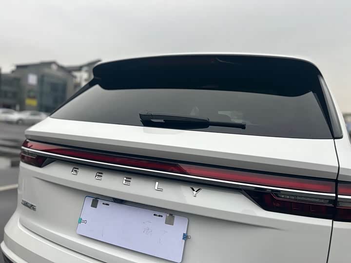 Фото 9 - Geely Monjaro