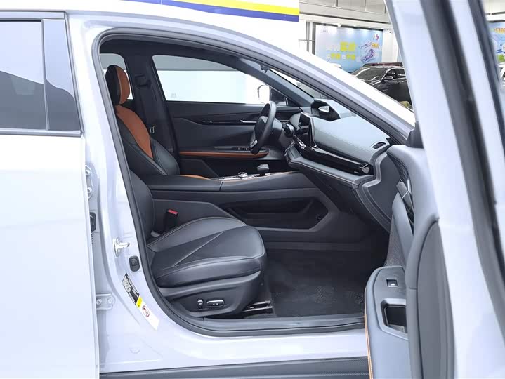 Фото 8 - Changan UNI-V Hybrid