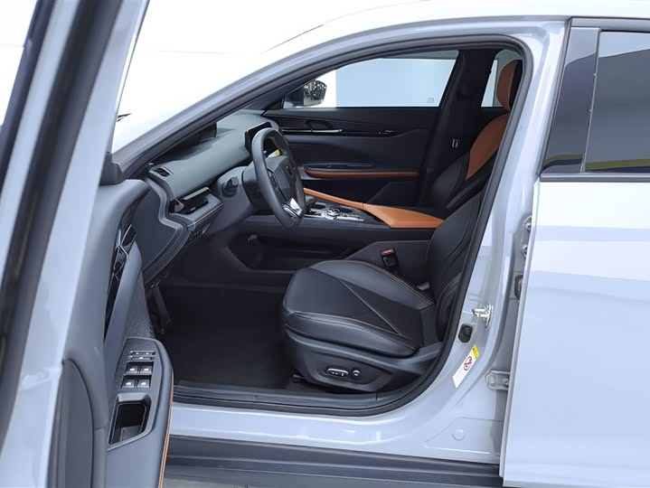 Фото 9 - Changan UNI-V Hybrid