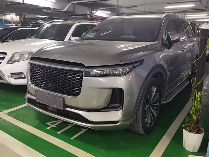 Фото 1 - LiXiang One