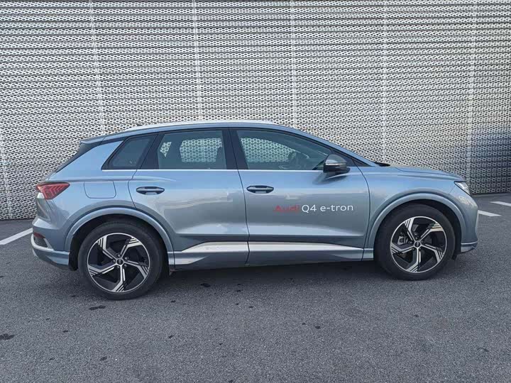 Фото 2 - Audi Q4 e-tron