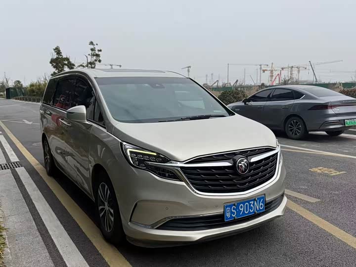 Фото 3 - Buick GL8 ES