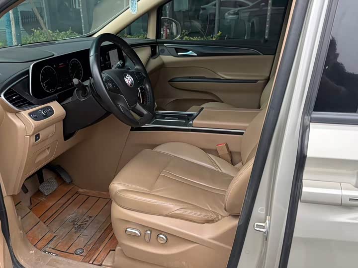 Фото 7 - Buick GL8 ES