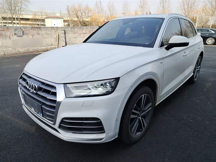 Фото 1 - Audi Q5L