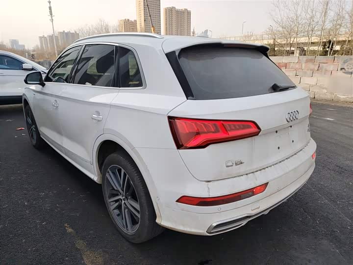 Фото 5 - Audi Q5L