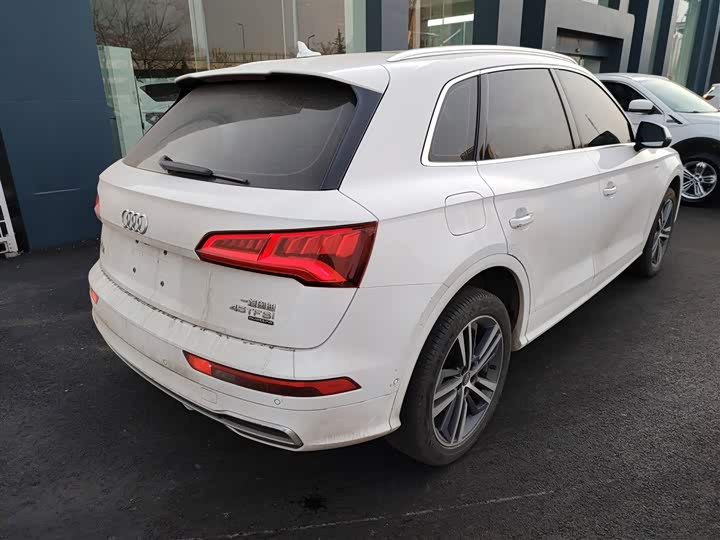 Фото 7 - Audi Q5L
