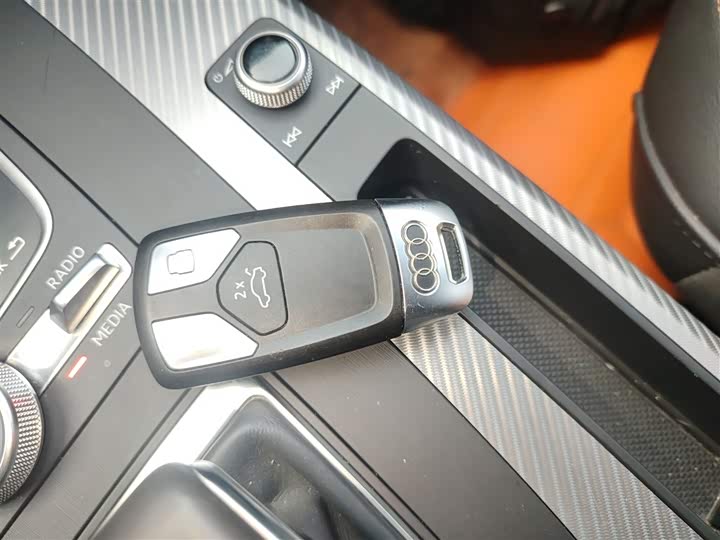 Фото 9 - Audi Q5L