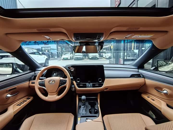 Фото 9 - Lexus ES