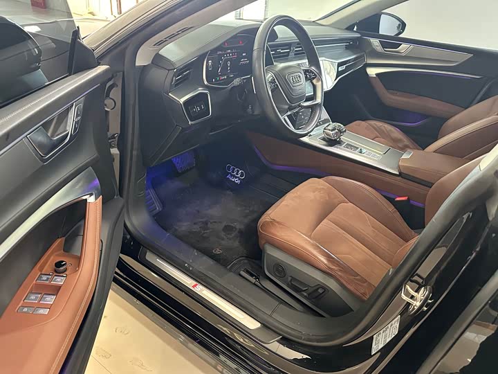 Фото 7 - Audi A7L