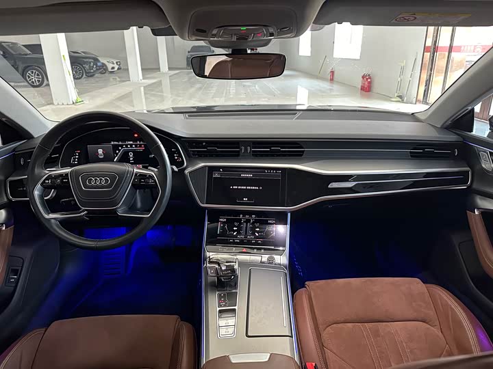 Фото 9 - Audi A7L