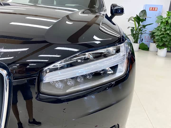 Фото 4 - Volvo XC90