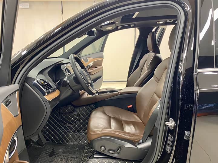 Фото 5 - Volvo XC90