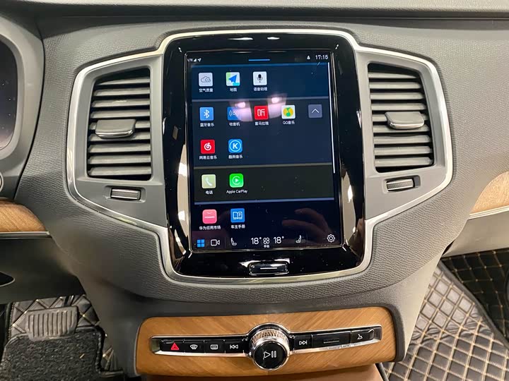 Фото 8 - Volvo XC90