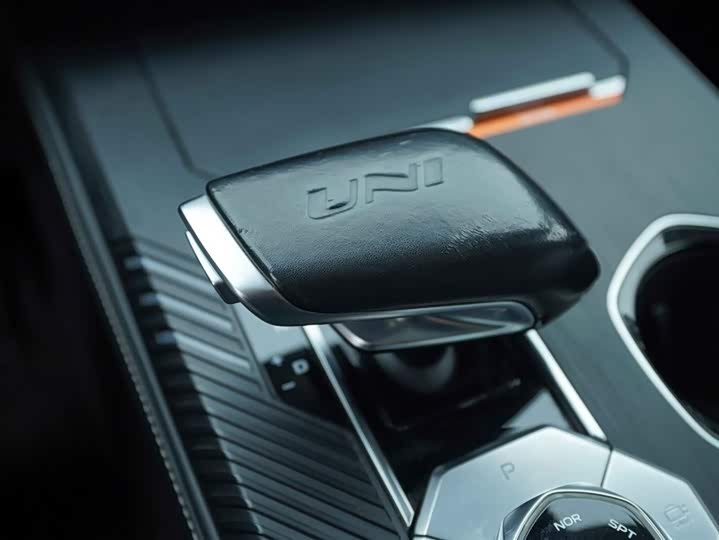 Фото 9 - Changan UNI-K