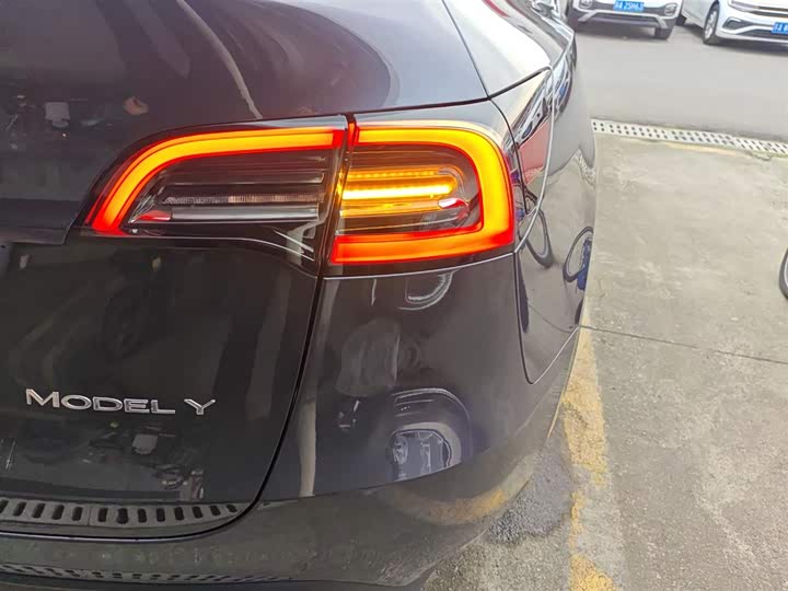 Фото 8 - Tesla Model Y