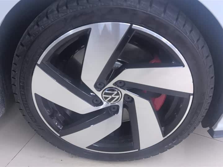 Фото 6 - Volkswagen Golf GTI