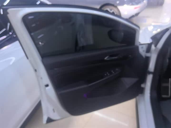 Фото 7 - Volkswagen Golf GTI