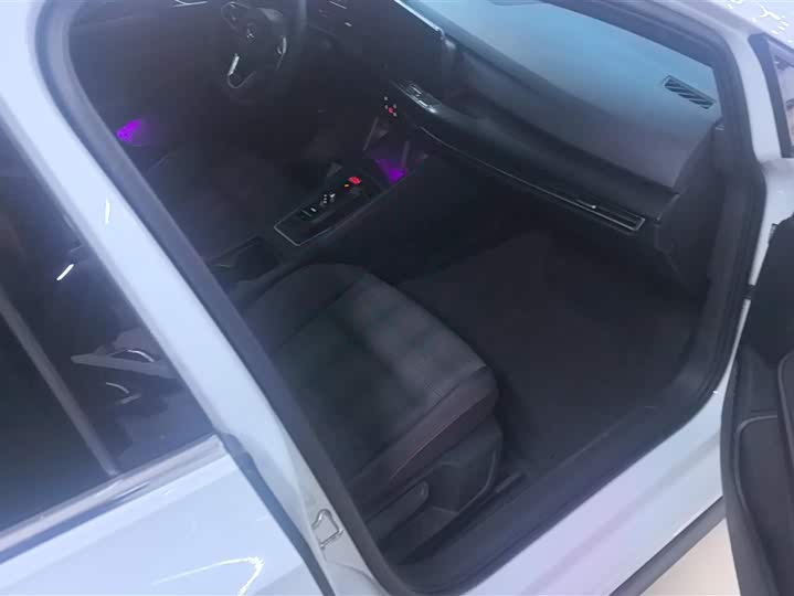 Фото 8 - Volkswagen Golf GTI