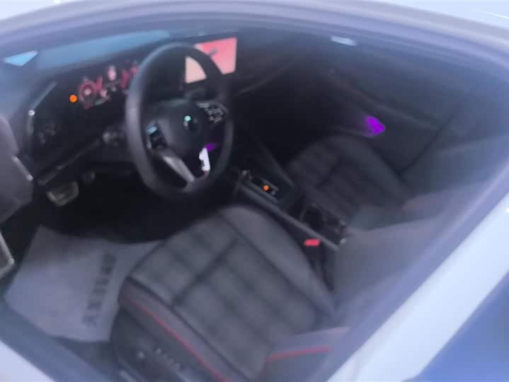 Фото 9 - Volkswagen Golf GTI