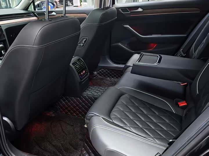 Фото 7 - Volkswagen Magotan