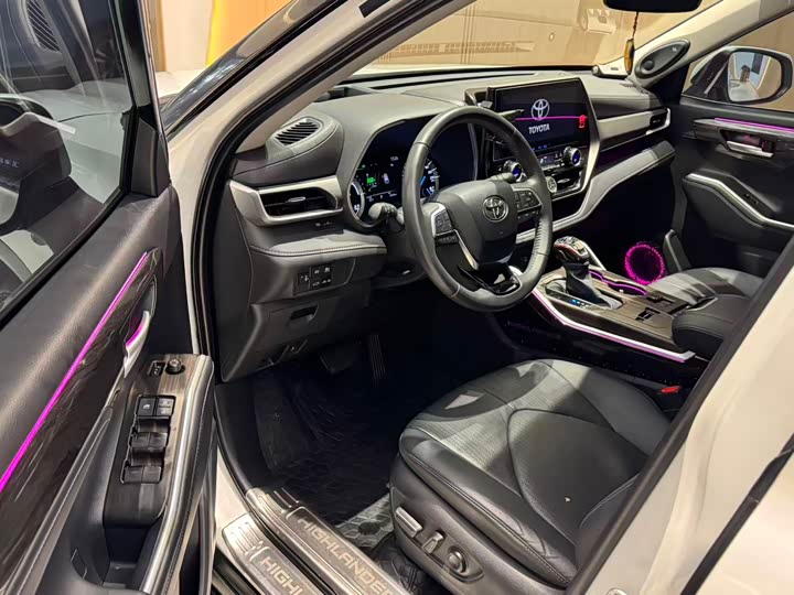 Фото 7 - Toyota Highlander