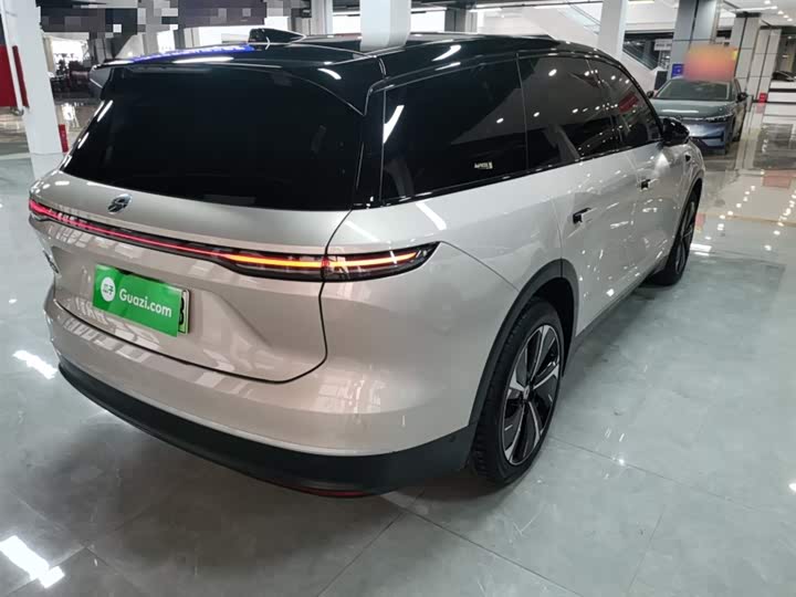 Фото 7 - Nio ES8