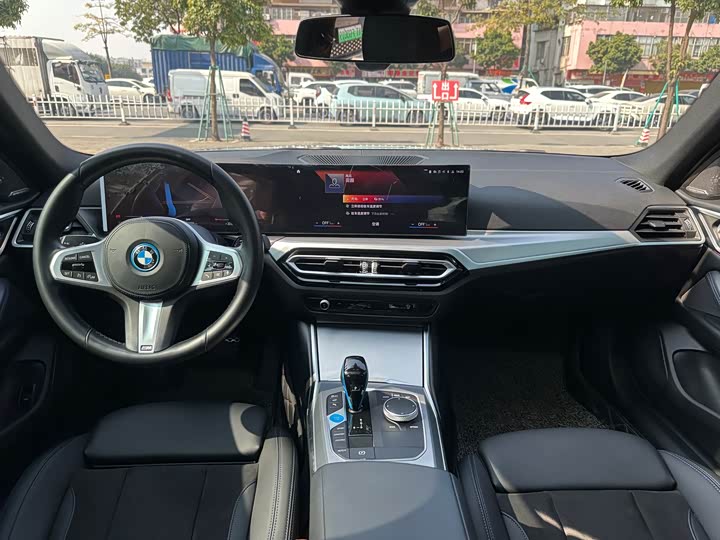Фото 8 - BMW i4