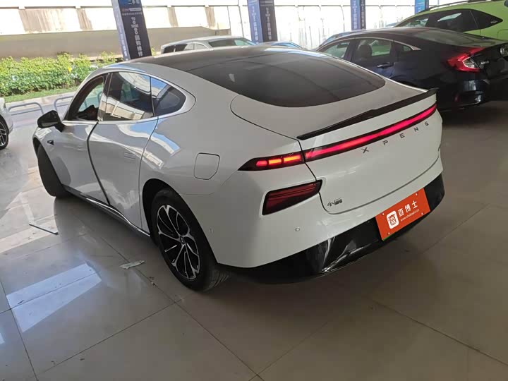 Фото 3 - XPeng P7