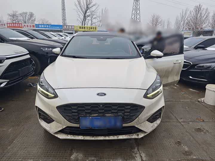 Фото 2 - Ford Focus