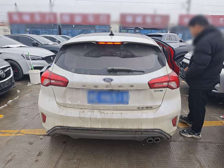 Фото 7 - Ford Focus