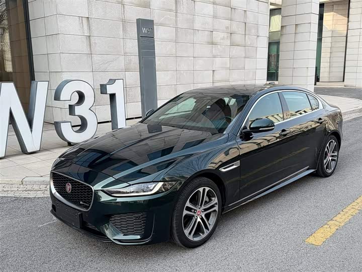 Фото 1 - Jaguar XE L