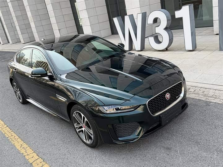 Фото 4 - Jaguar XE L