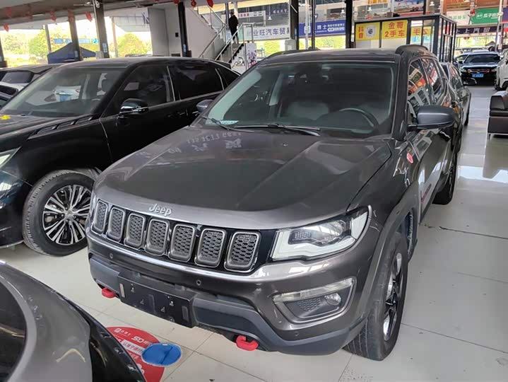 Фото 2 - Jeep Compass