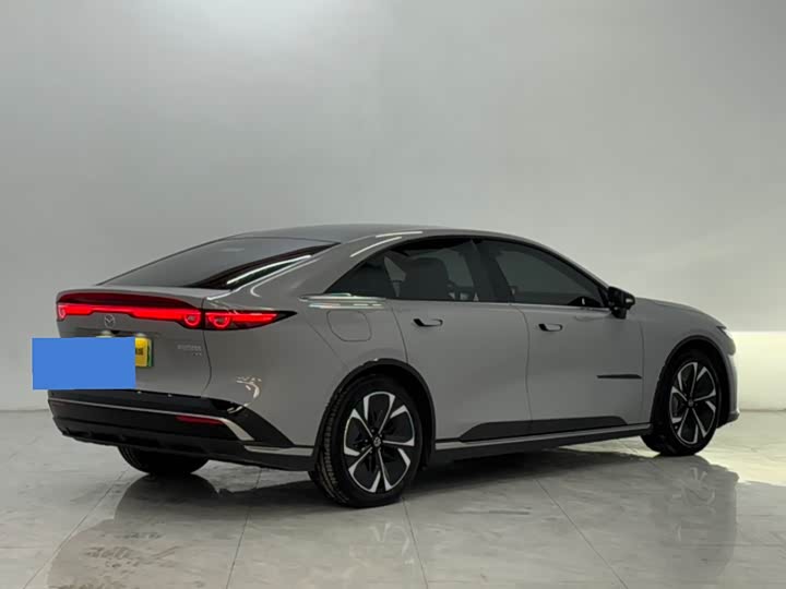 Фото 7 - Mazda EZ-6