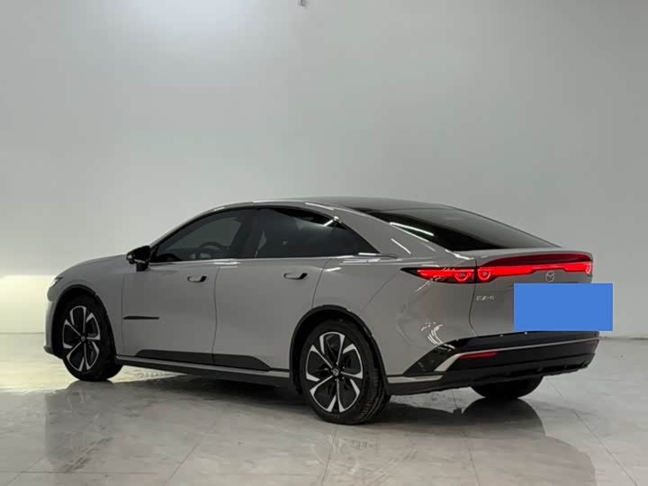 Фото 8 - Mazda EZ-6