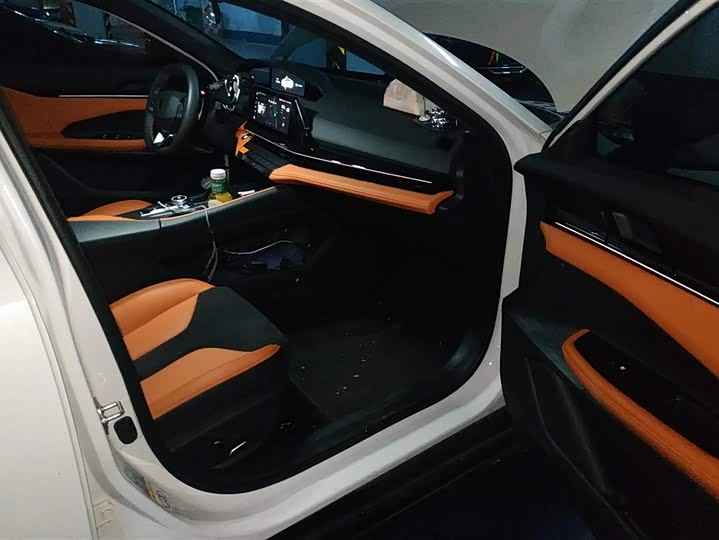 Фото 8 - Changan UNI-V