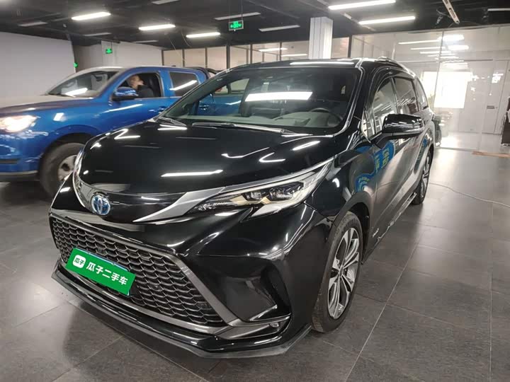 Фото 2 - Toyota Granvia