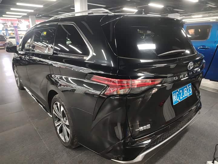 Фото 5 - Toyota Granvia