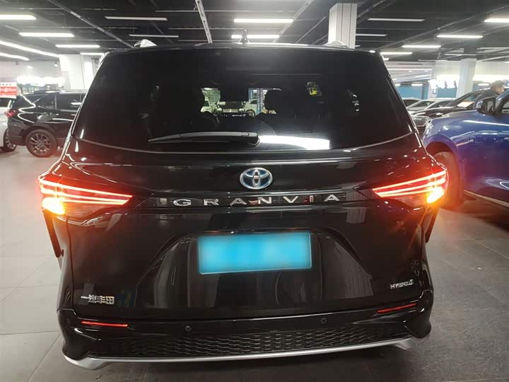 Фото 6 - Toyota Granvia