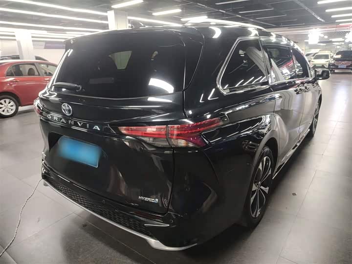 Фото 7 - Toyota Granvia