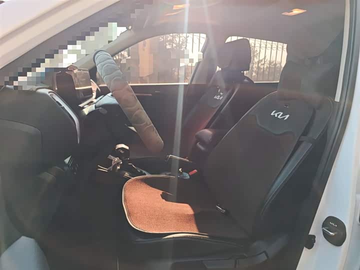 Фото 8 - Kia Sonet