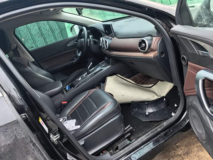 Фото 8 - Wey VV5